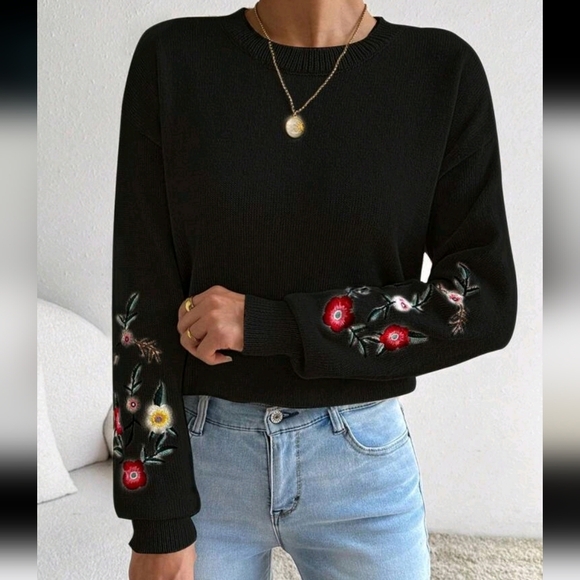 Sleeves With Floral Embroidery,Round Neck,Looped Loop,Drop Shoulder Knit Sweater - Picture 5 of 5